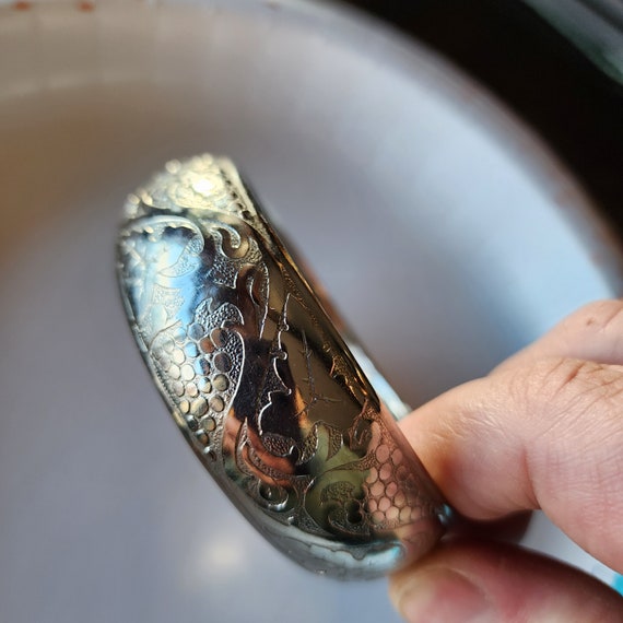 Vintage silver tone grape leaf bangle - image 4