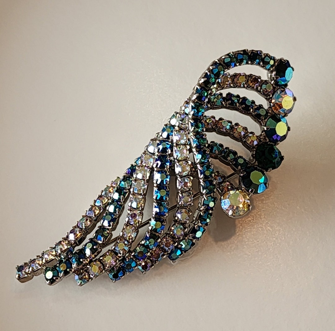 Broche Barre Moderniste Nina Ricci - Strass Et Ton Argent - Fabriquée Au Canada