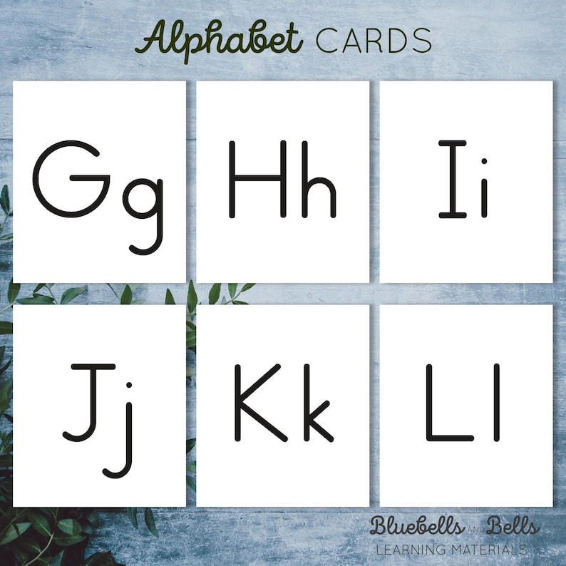 Peut inclure: Cartes d'alphabet avec des lettres noires sur fond blanc. Les lettres sont Gg, Hh, Ii, Jj, Kk et Ll.