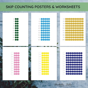 Könnte beinhalten: Eine Sammlung von Lernpostern und Arbeitsblättern zum Zählen in Schritten. Die Poster zeigen farbige Punkte, die in Mustern angeordnet sind, um Vielfache von Zahlen darzustellen. Der Text "SKIP COUNTING POSTERS & WORKSHEETS" steht oben.