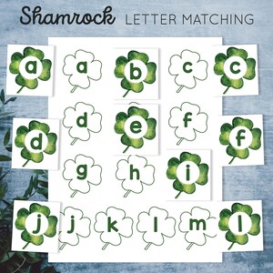 Actividad imprimible de asociación de letras para preescolares para el Día de San Patricio. Reconocimiento del alfabeto de tréboles para niños pequeños. Juego de primavera con el abecedario para jardín de infantes.