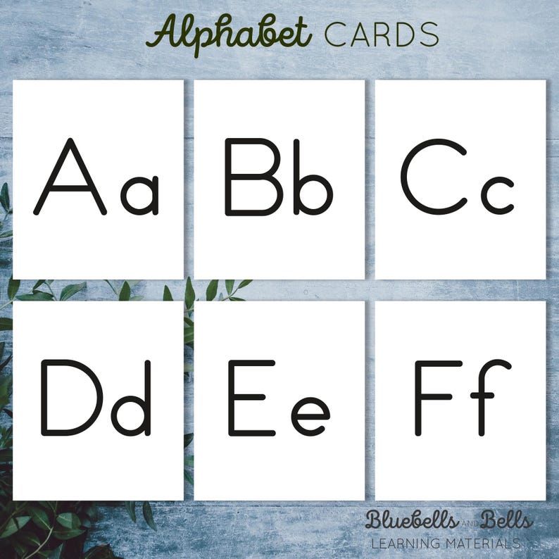 Peut inclure: Six cartes d'alphabet blanches avec des lettres noires en majuscules et minuscules. Les lettres sont A, B, C, D, E et F.