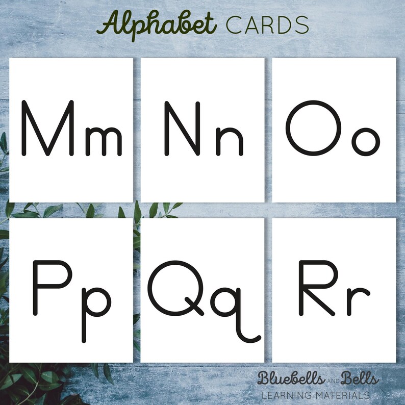 Peut inclure: Cartes d'alphabet avec les lettres M, N, O, P, Q et R en noir sur fond blanc. Les lettres sont en majuscules et en minuscules.