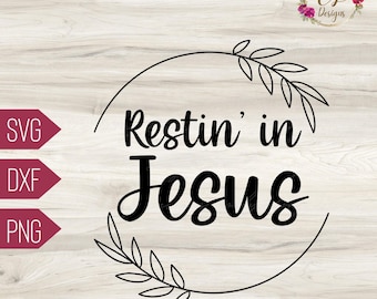 Op de afbeelding: Zwart-wit digitaal ontwerp met een krans met bladeren en de tekst "Restin' in Jesus".