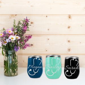 Krankenschwester Geschenk, personalisierte Wein Tumbler für Arzt, Geschenk für Arzt, benutzerdefinierte Wein Becher, 12oz Wein Tumbler, Krankenschwester Geschenkidee, Geschenk für Arzt
