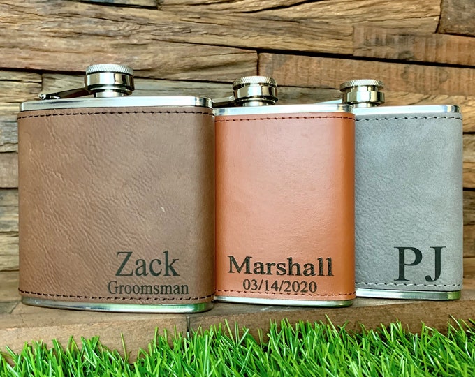 Gegraveerde kolf voor groomsmen Cadeau, gepersonaliseerde groomsman kolven, aangepaste flessen groomsmen, leder verpakt fles gepersonaliseerde groomsman cadeau