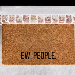 Er is geen reden voor u om hier te zijn deurmat, gepersonaliseerde deurmat, veranda decor, aangepaste deurmat, grappige deurmat, welkomstmat, voordeurmat