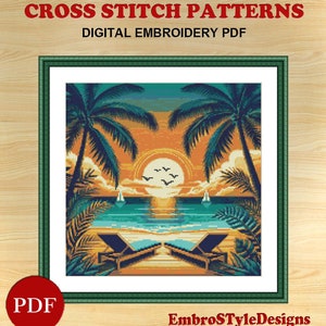 Könnte beinhalten: Kreuzstichmuster mit einer Sonnenuntergangs-Strand-Szene mit Palmen, einer untergehenden Sonne und zwei Liegestühlen am Strand. Das Muster ist im digitalen PDF-Format. Der Text "EmbroStyleDesigns" befindet sich am unteren Rand des Bildes.