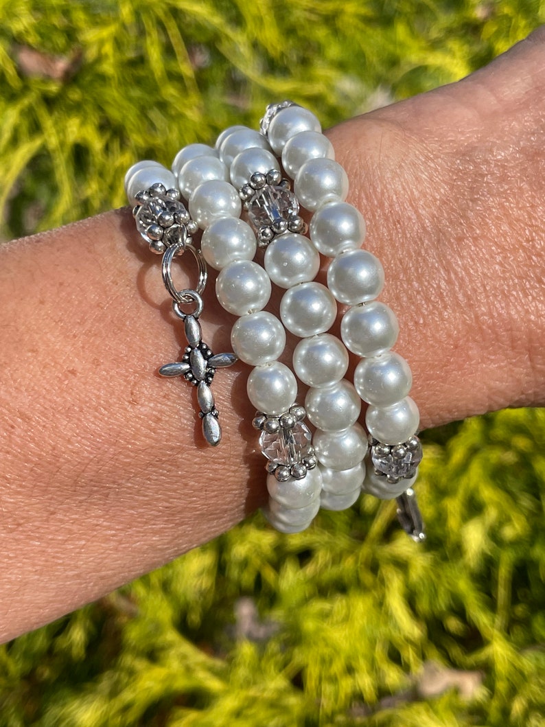 Prayer wrap bracelet, gift for her, pearl white glass beads, religious gift, wedding accessory immagine 1