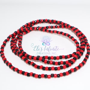 Puede incluir: Se muestran hebras de cuentas rojas y negras sobre un fondo blanco. Las cuentas son pequeñas y redondas, alternando colores. La imagen incluye el texto "Eli's Infinite Creations, Inc."