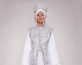 Déguisement de Noël argenté de reine des neiges - comprenant une robe, une cape et une ceinture