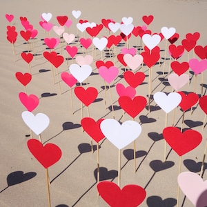 Decorazioni a forma di cuore rosso, decorazioni per la navata centrale di un matrimonio, decorazioni per San Valentino, decorazioni per il fidanzamento, decorazioni per la data "Save the date", decorazioni a forma di cuore
