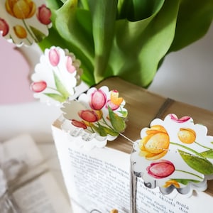 Ghirlanda primaverile, ghirlanda di tulipani, decorazioni di tulipani, appendino primaverile per porte, decorazioni primaverili, decorazioni con fiori primaverili, striscione primaverile, decorazioni primaverili per la casa,