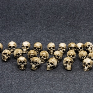 8k Resin Skulls Set, 1:24 Scale, Unpainted Diorama Accessories image 1