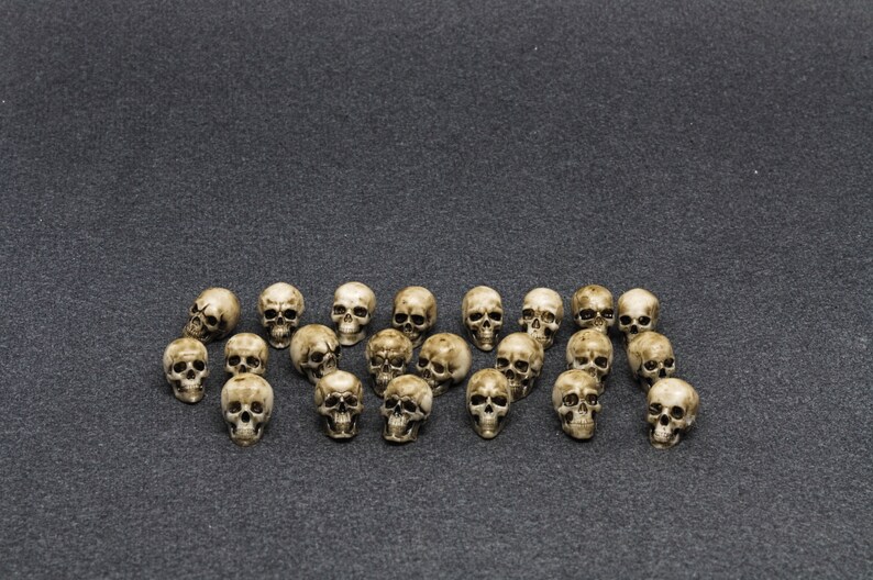 8k Resin Skulls Set, 1:24 Scale, Unpainted Diorama Accessories image 3