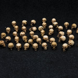 1:48- Schädel Set von 100 ORIGINAL 8k+ 3d gedrucktes Resin Zubehör Set WW2 für Dioramen UNPAINTED unmontiert weiß, Fantasy Bases, Krieg