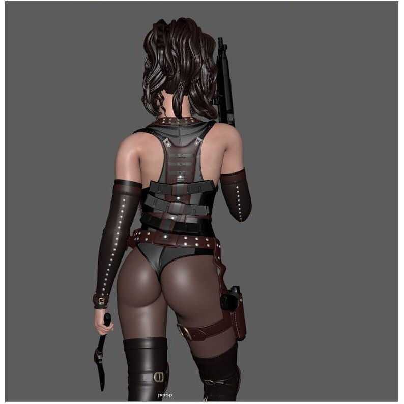 K&ouml;nnte beinhalten: Eine Frau in einem schwarzen und braunen Lederoutfit mit einem Waffeng&uuml;rtel und einem Messer. Sie tr&auml;gt eine schwarze und braune Lederweste mit Riemen und Schnallen. Au&szlig;erdem tr&auml;gt sie schwarze Lederhandschuhe und Stiefel.