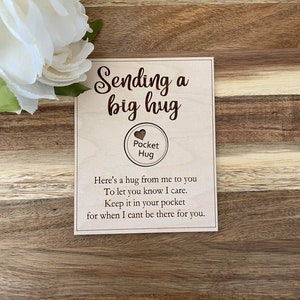 Invia un abbraccio laser inciso legno HUG token cura carta regalo tasca abbraccio amico famiglia bambini