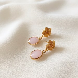 Flower earrings with oval pendants in Rose Quartz • IVANA