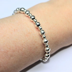 Silber Perlenarmband, Stretch-Armband, Layering Armband, Perlenarmband, Perlenarmband, Geschenk für Sie