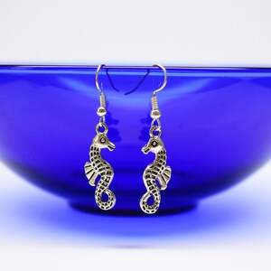 Seahorse earrings, seahorse jewellery, seahorse gifts, seahorse lover, silver drop earrings, handmade earrings, gifts for her