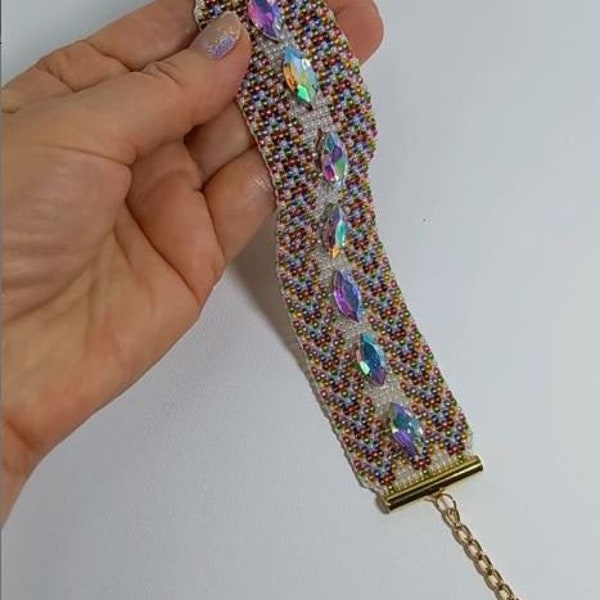 Mehrfarbiges Armband aus böhmischen Perlen und Strasssteinen, handgefertigt, Geschenk für sie