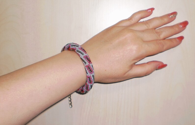 Jewelery Set Beaded Rope Necklace and Bracelet, Geometric Pattern