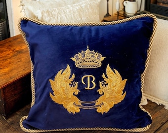 TAIE D'OREILLER PERSONNALISÉE - oreiller en velours bleu - oreillers monogramme personnalisés - taie d'oreiller couronne