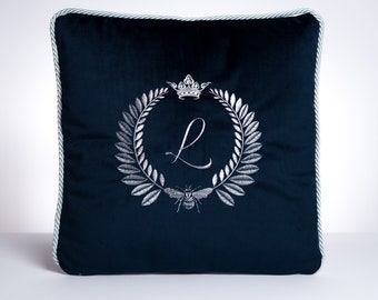 POSZEWKA NA PODUSZKĘ NA ZAMÓWIENIE - Poduszka z niebieskiego aksamitu - Poduszki z monogramem - haftowana poszewka