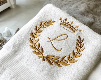 Gold Monogrammed White Towel - Personalized Bath Towel for a Touch Luxury, Custom towel, Terry cotton towels