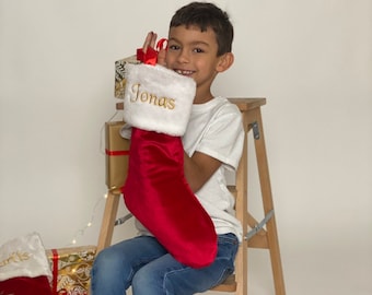 Bas de Noël personnalisé Bas rouge de luxe pour les fêtes Décoration brodée Nom Cadeau de famille pour ornement de Noël