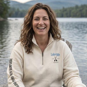Sweat-shirt unisexe Q-Zip NH Big Island Pond | Q-Zip cadeau Lake Life | Sweat-shirt carte du lac du New Hampshire | Cadeau maison du lac