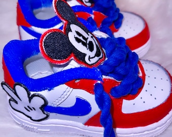 Op maat gemaakte karaktersneakers voor kinderen