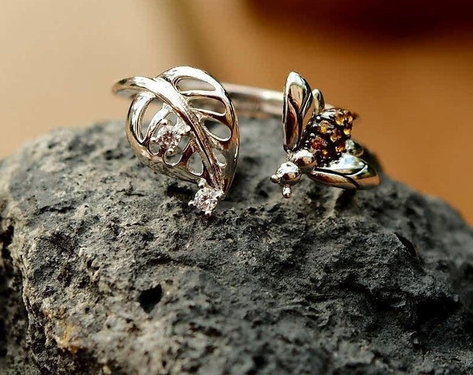 Honey Bee & Leaf Ring