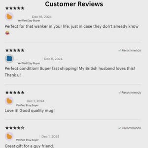 K&ouml;nnte beinhalten: Eine digitale Anzeige von Kundenbewertungen f&uuml;r ein Etsy-Produkt. Der Text enth&auml;lt F&uuml;nf-Sterne-Bewertungen, Daten und Kommentare wie 'Perfect for that wanker in your life', 'Perfect condition', 'Love it! Good quality mug' und 'Great gift for a guy friend'.