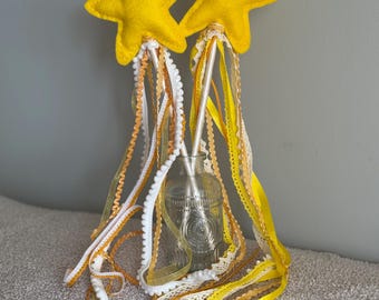 Varita de fieltro amarilla hecha a mano