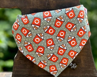 Sage Green Pumpkin Spice Pup Cup Over The Collar Bandana dla psa