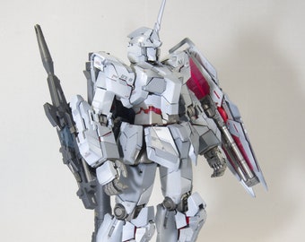 Bandai Master Grade Unicorn Gundam
