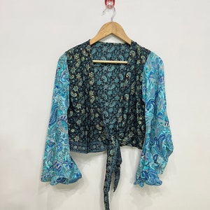 Boho lapptäckestopp med knytband framtill, topp med klocka, sidenmönstrad crop top, festivalskjorta, sidenmönstrad crop top, present till henne