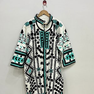 Handgefertigte Suzani Jacke, Baumwolle bestickter Kimono, Winterbekleidung Suzani Mantel, Damen lange Jacke Mantel, indische Suzani Kimono Robe, Geschenk für sie