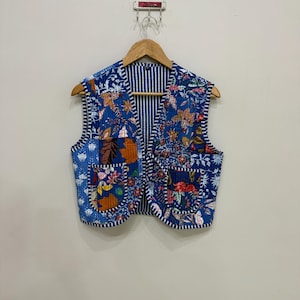 Handmade Quilted Vest, Patchwork Cotton Waistcoat, Boho Jacket, Floral Short Jacket, Reversible Women Jacket, Winter Wram Coat,Indian Jacket