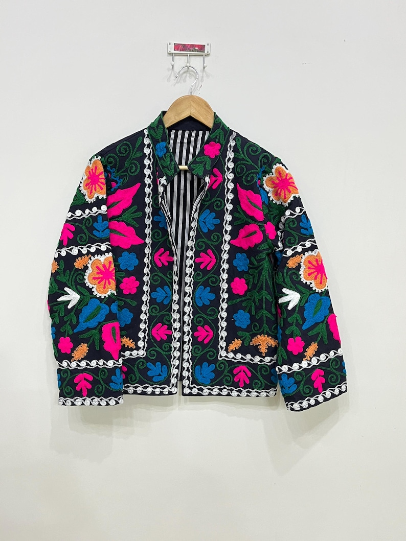 Cotton Suzani Coat
Suzani Short Jacket
Suzani Jacket
Warm Jacket
Jacket For Women
Embroidered Jacket
Handmade Jacket
Bohemian Jacket
Women Coat
Indian Jacket
Suzani Jacket Coat
Gift For Her
Winter Wear Jacket