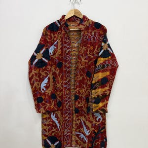 Handgemaakte Kantha patchwork jas, Suzani jas voor dames, gewatteerde katoenen jas, lichtgewicht geborduurde hippie jas, warme winterjas