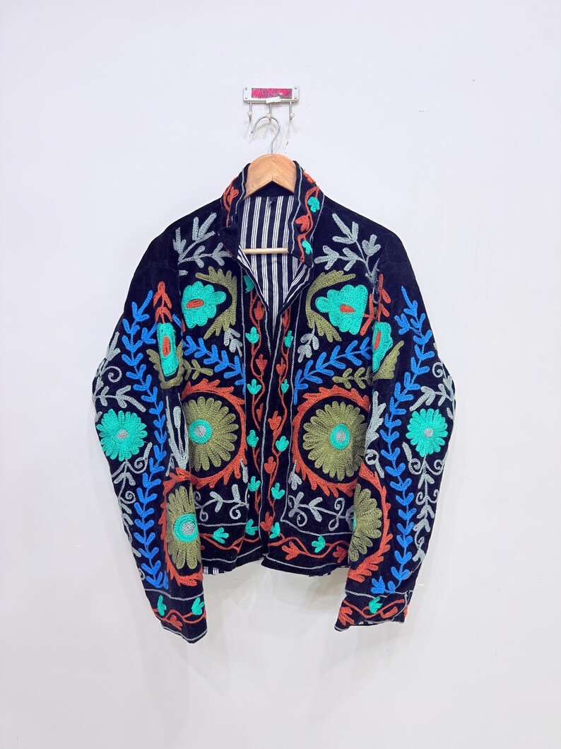Suzani Coat
Bohemian Jacket
Hippie Jacket
Short Jacket
Floral Jaket
Embroidered Jacket
Festival Outfit
Gift For Her
Suzani Jacket
Embroidery Jacket
Velvet Jacket
Cotton Jacket
Winter Jacket