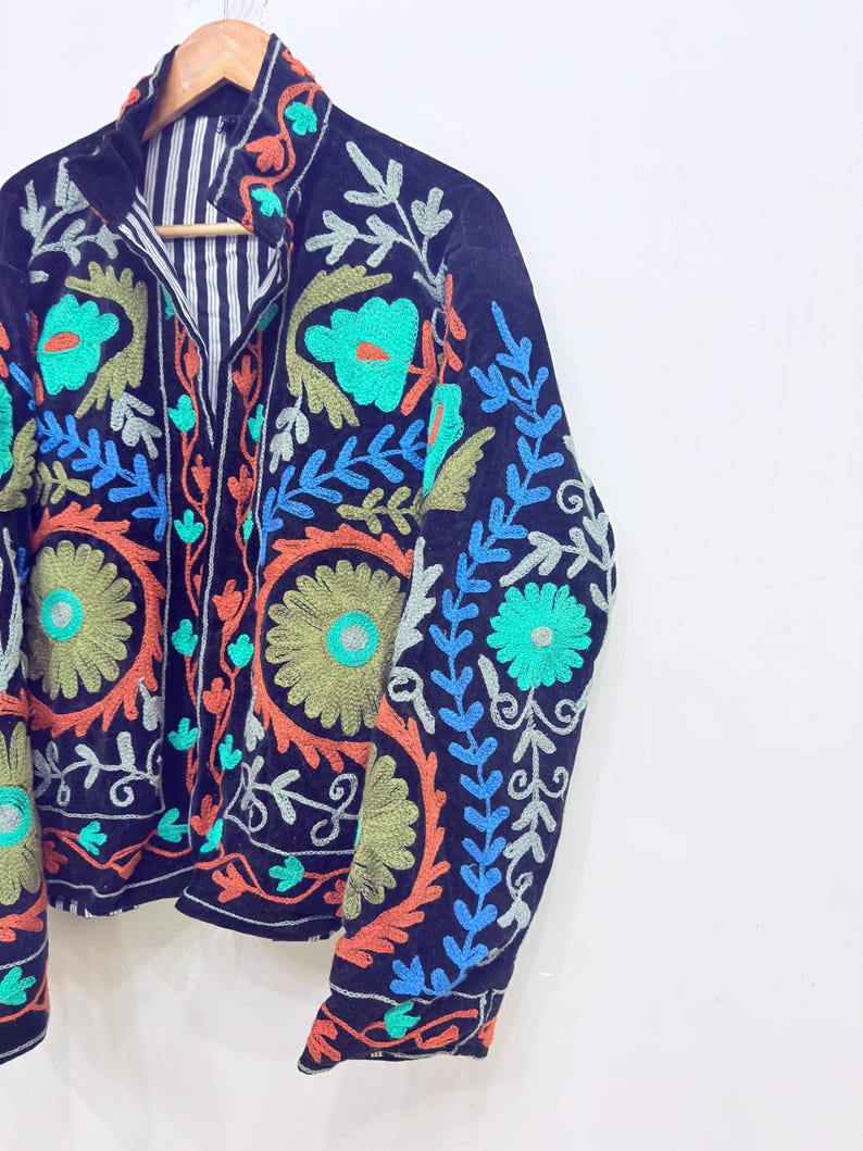 Suzani Coat
Bohemian Jacket
Hippie Jacket
Short Jacket
Floral Jaket
Embroidered Jacket
Festival Outfit
Gift For Her
Suzani Jacket
Embroidery Jacket
Velvet Jacket
Cotton Jacket
Winter Jacket