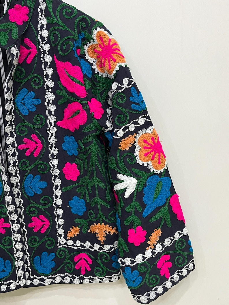 Cotton Suzani Coat
Suzani Short Jacket
Suzani Jacket
Warm Jacket
Jacket For Women
Embroidered Jacket
Handmade Jacket
Bohemian Jacket
Women Coat
Indian Jacket
Suzani Jacket Coat
Gift For Her
Winter Wear Jacket