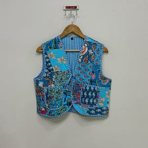 Handmade Blue Kantha Quilted Vest, Patchwork Kantha Sleeveless Jacket, Cotton Jacket, Floral Waistcoat, Reversible Short Jacket For Women