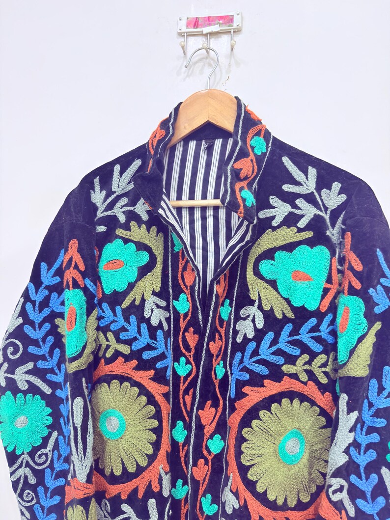 Suzani Coat
Bohemian Jacket
Hippie Jacket
Short Jacket
Floral Jaket
Embroidered Jacket
Festival Outfit
Gift For Her
Suzani Jacket
Embroidery Jacket
Velvet Jacket
Cotton Jacket
Winter Jacket