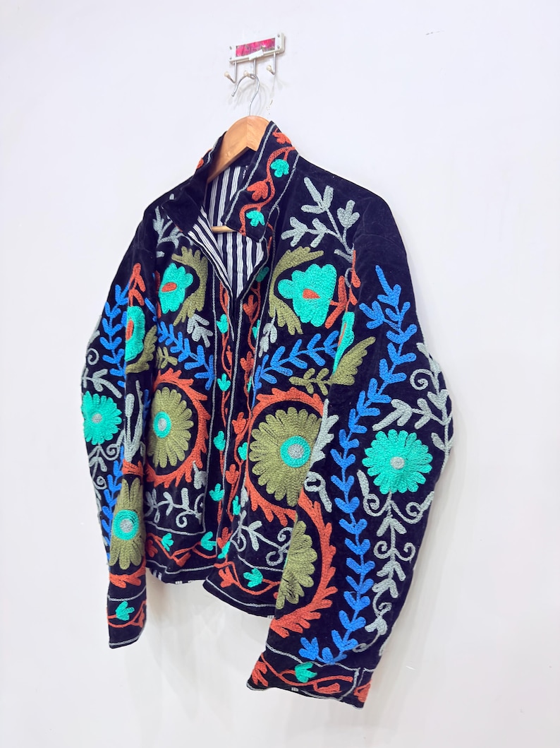 Suzani Coat
Bohemian Jacket
Hippie Jacket
Short Jacket
Floral Jaket
Embroidered Jacket
Festival Outfit
Gift For Her
Suzani Jacket
Embroidery Jacket
Velvet Jacket
Cotton Jacket
Winter Jacket
