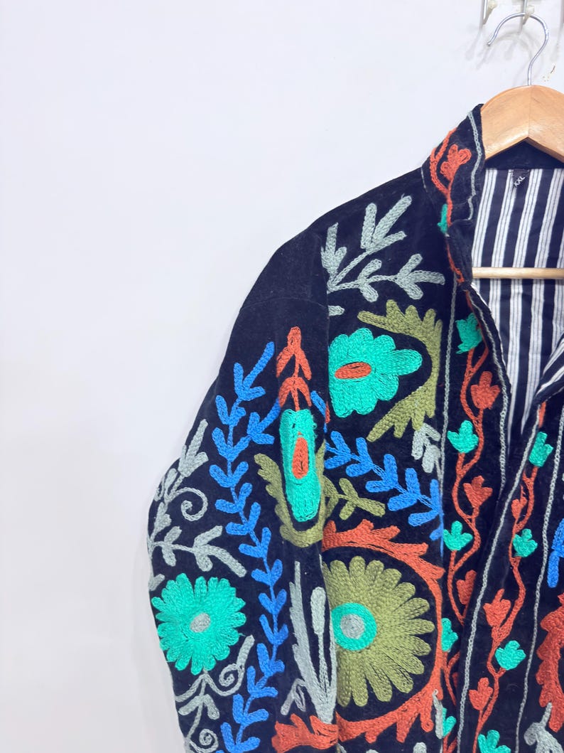 Suzani Coat
Bohemian Jacket
Hippie Jacket
Short Jacket
Floral Jaket
Embroidered Jacket
Festival Outfit
Gift For Her
Suzani Jacket
Embroidery Jacket
Velvet Jacket
Cotton Jacket
Winter Jacket
